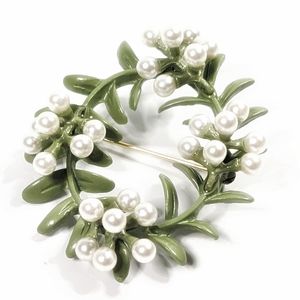 Beautiful Leaf Wreath with White faux Pearls Brooch